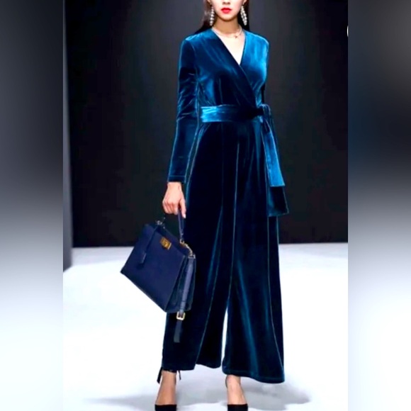 Dresses & Skirts - Jumpsuit Women’s Large blue velvet style NWT